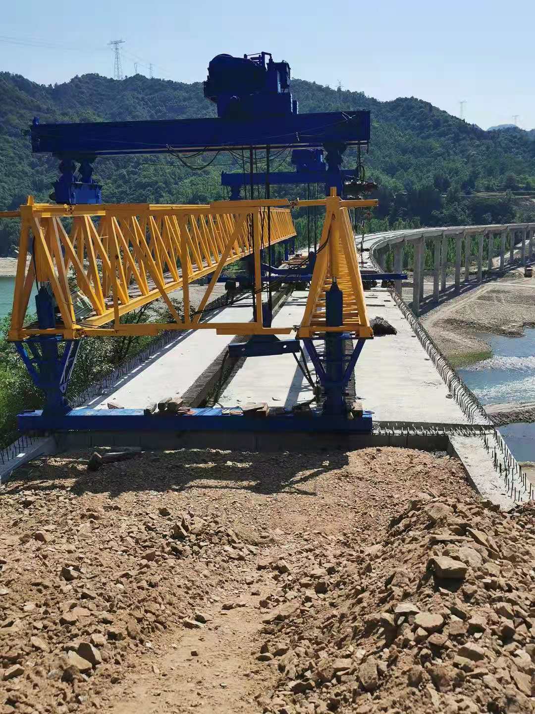 345國道過風樓丹江大橋順利完成架梁施工